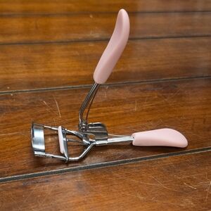 NWOT Pink Eyelash Curler